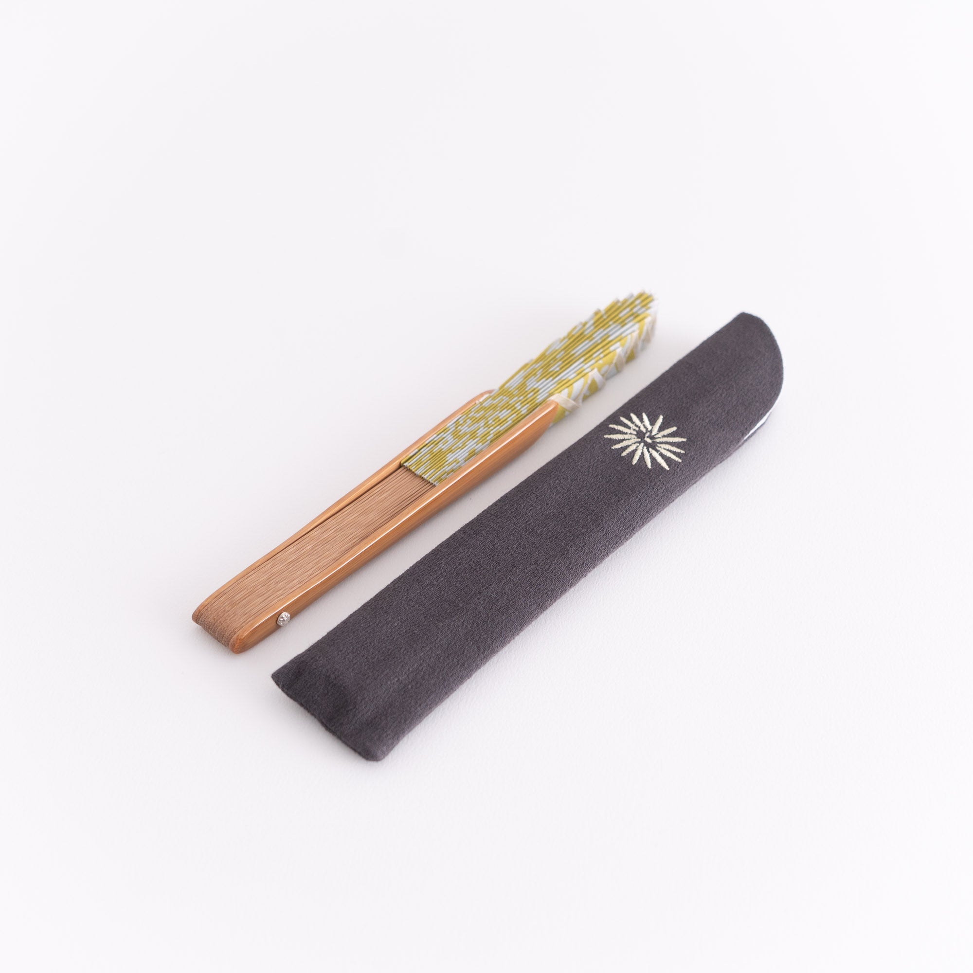 4月上旬発売予定 万月扇子セット 菊 ひわ色