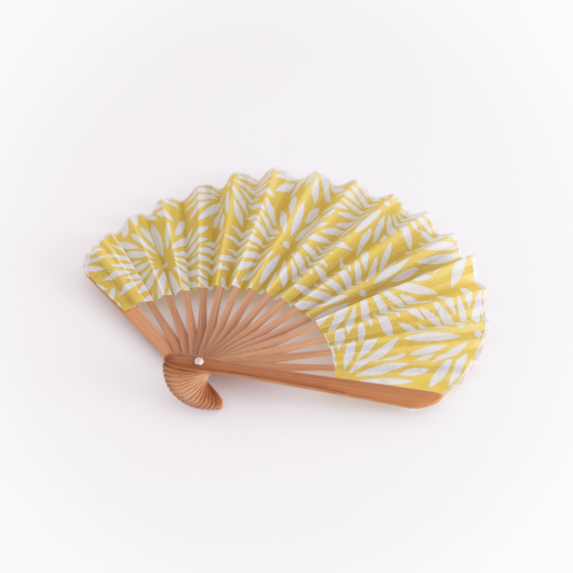 4月上旬発売予定 万月扇子セット 菊 ひわ色