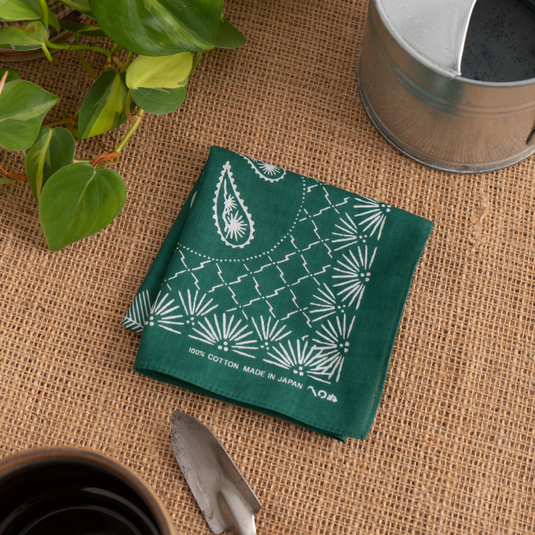 和もようのバンダナ 松葉文 千歳緑