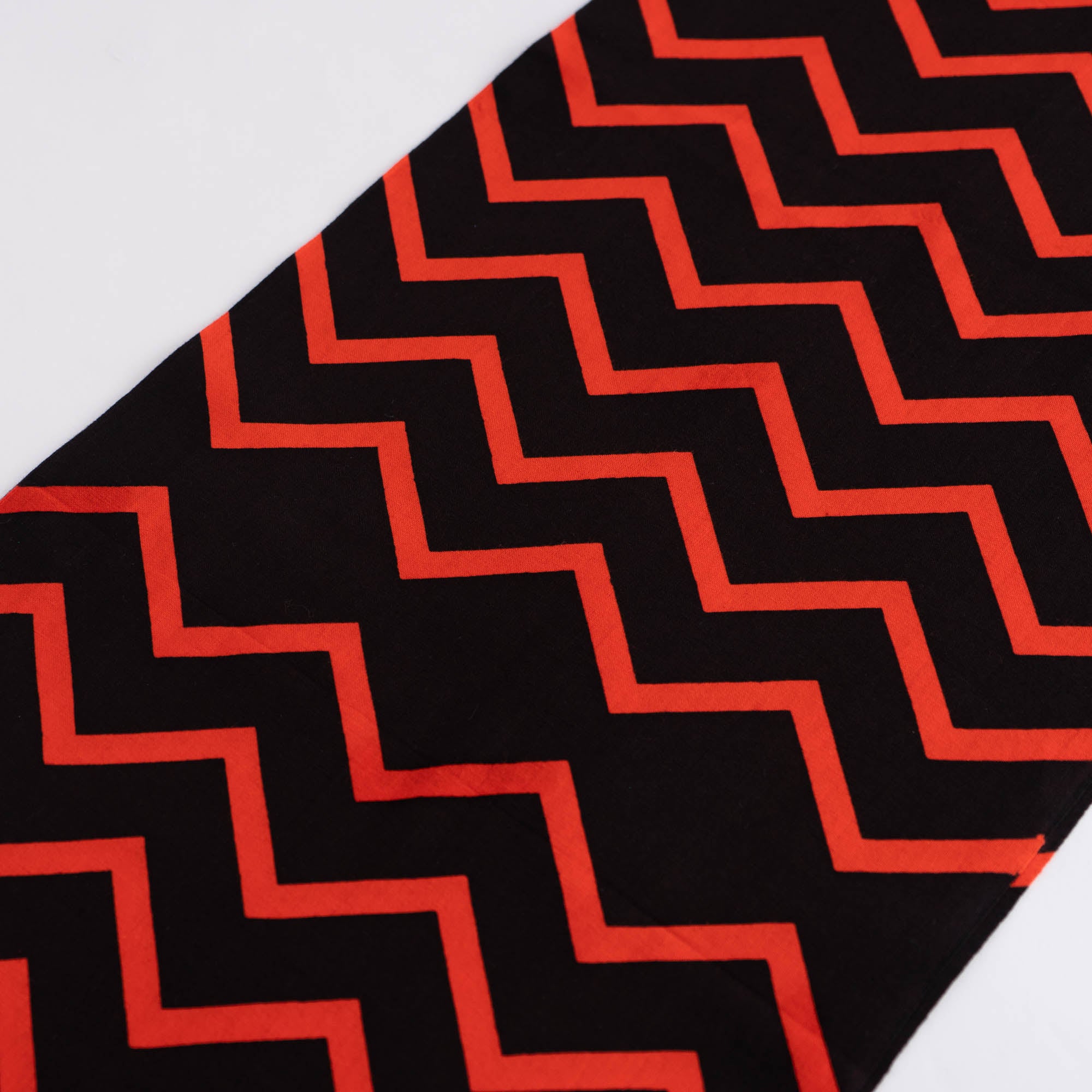 SCARF Zig Zag Red