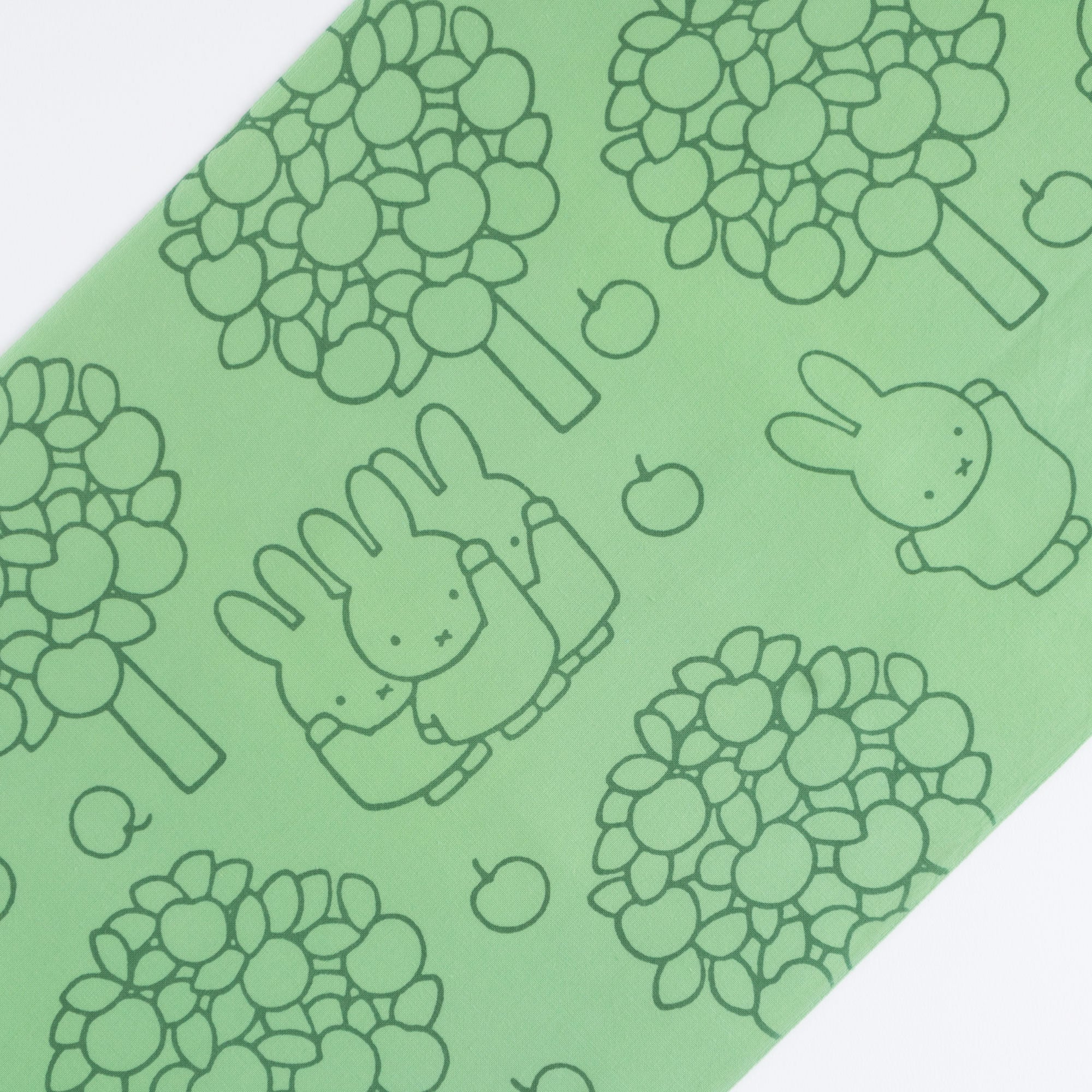 ミッフィーとりんごの木